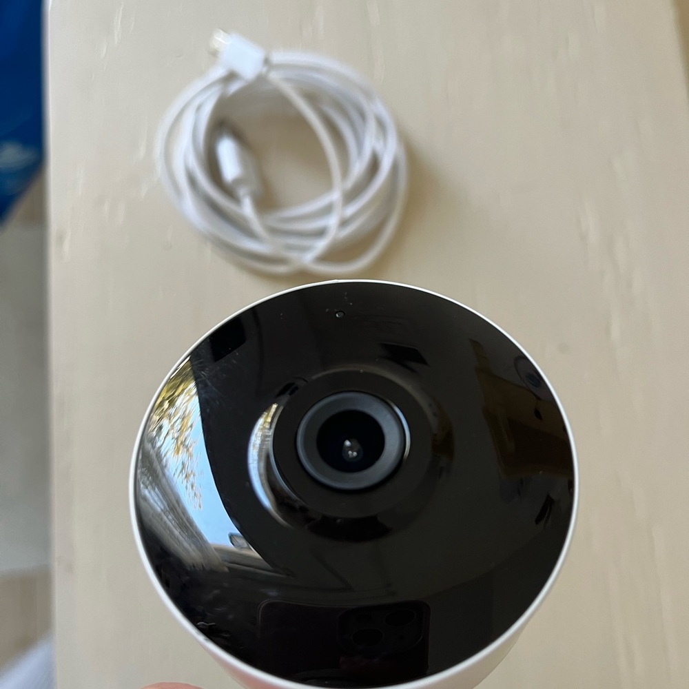 Arenti Black and White Indoor Camera with cord and 128gb microSD card - Picture 3 of 6